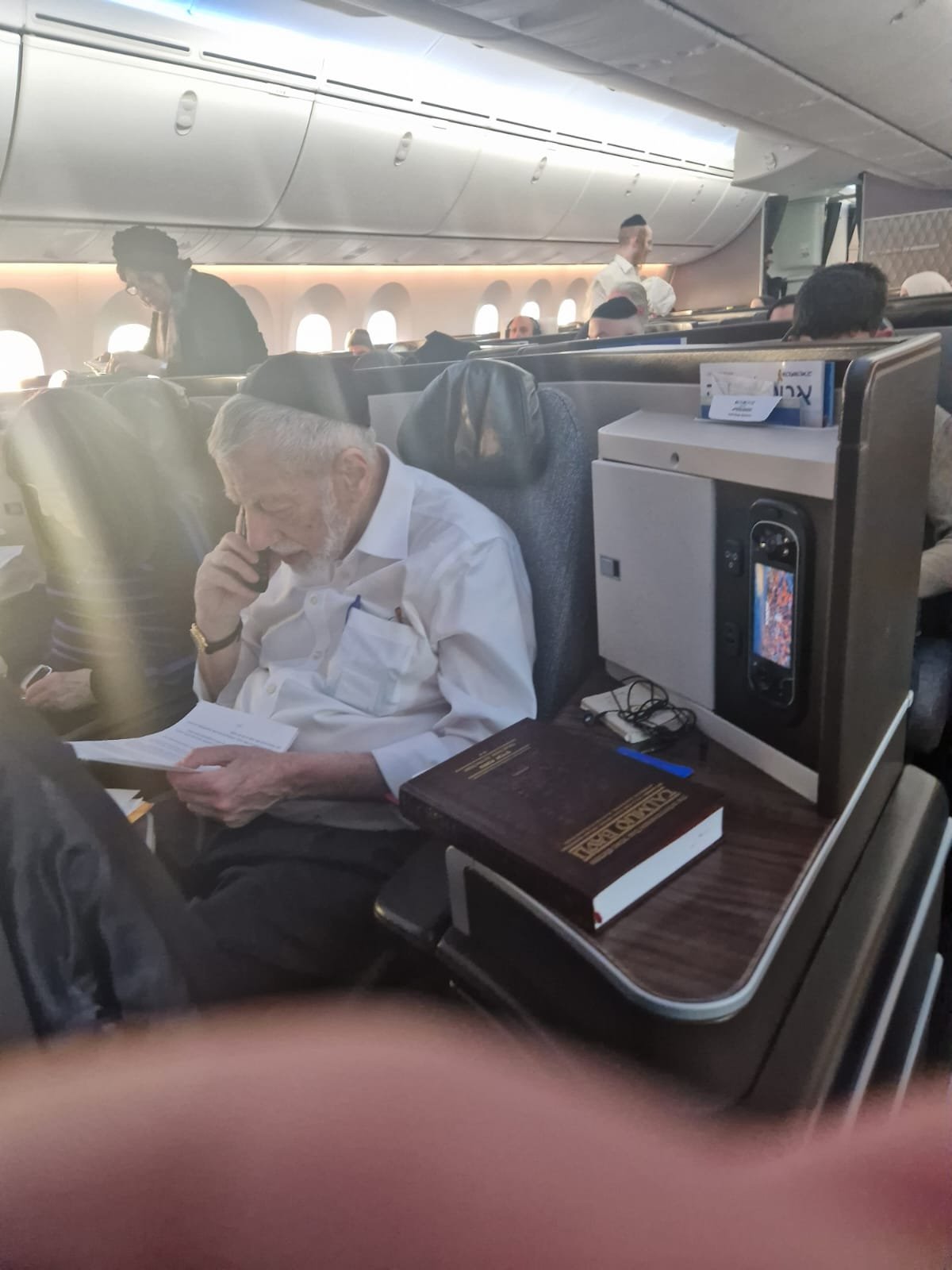 באדיבות המצלם