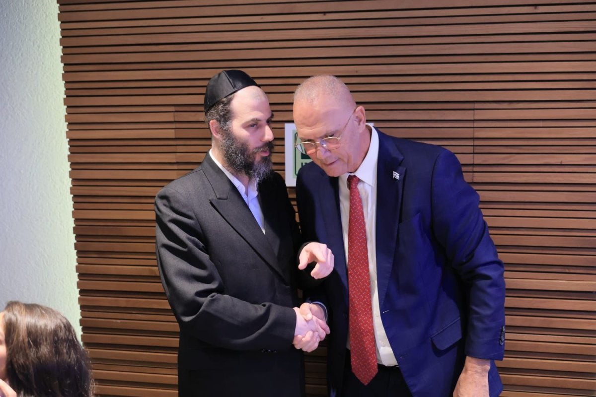 באדיבות המצלם