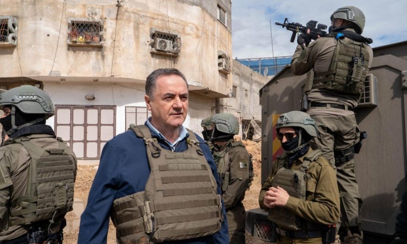 "לא ירתיעו אותנו": שר הביטחון ביקר בטול כרם אחרי ניסיונות הפיגוע במרכז
