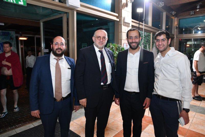 באדיבות המצלם