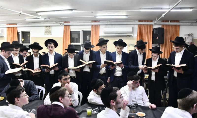בראשות גדולי ישראל: בחורי 'אור ישראל' סיימו מסכתות