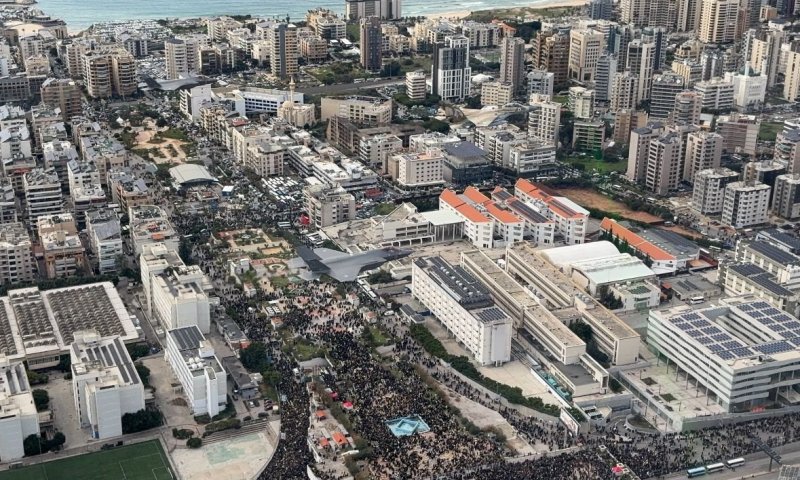העיתונאי האמירתי בטור נוקב על הלווית נסראללה: "לעולם לא תמצא גרמנים אבלים על היטלר"