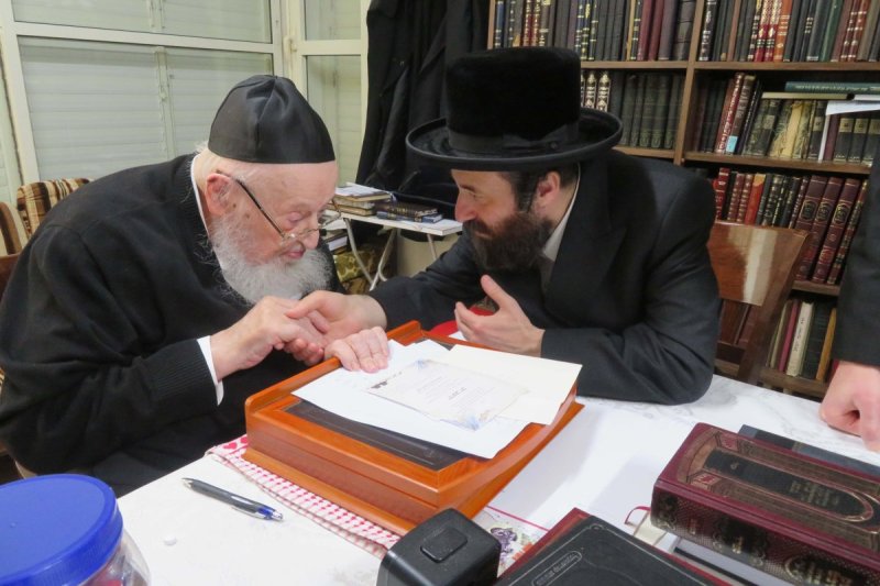 באדיבות המצלם