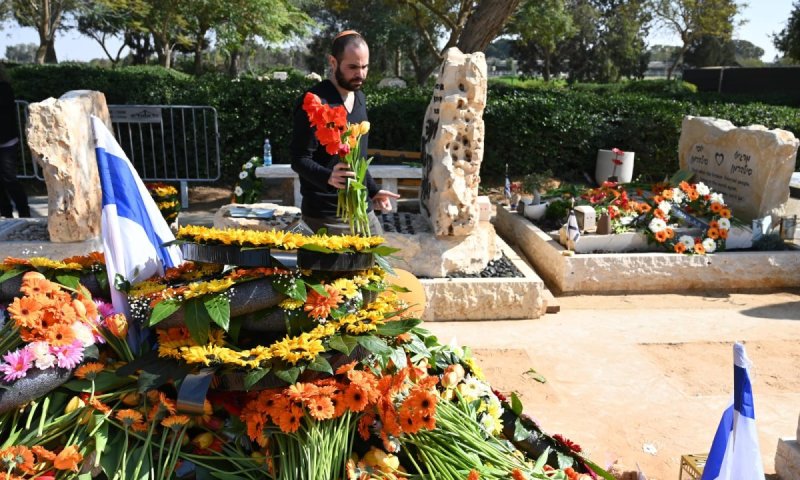 הנקמה של משפחת ביבס: התלונה המטלטלת שהוגשה נגד מנהיג איראן בהאג