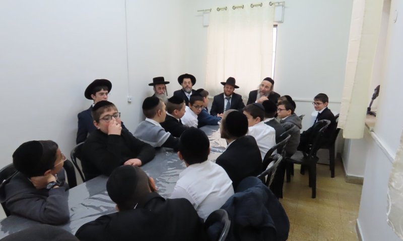 ילדי ת"ת 'נטעי מאיר' בביתר נבחנו אצל המשגיח רבי בנימין