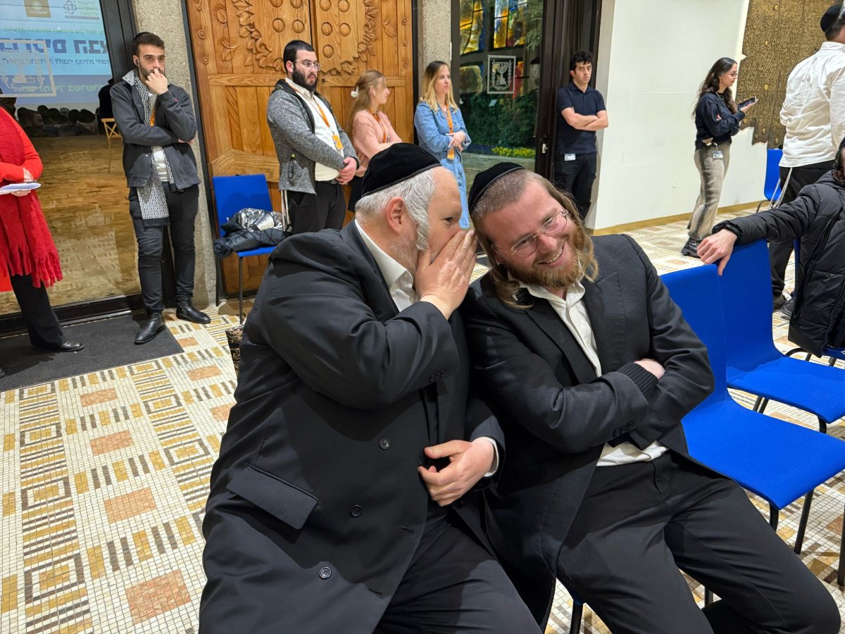 באדיבות המצלם
