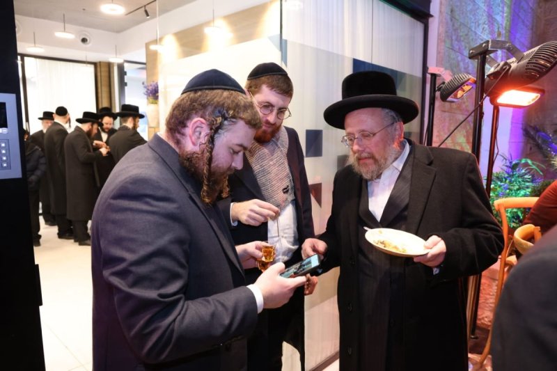 באדיבות המצלם