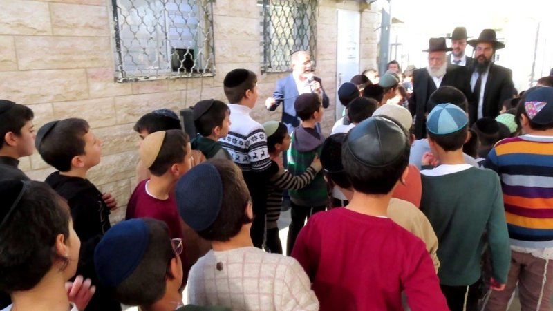 באדיבות המצלם