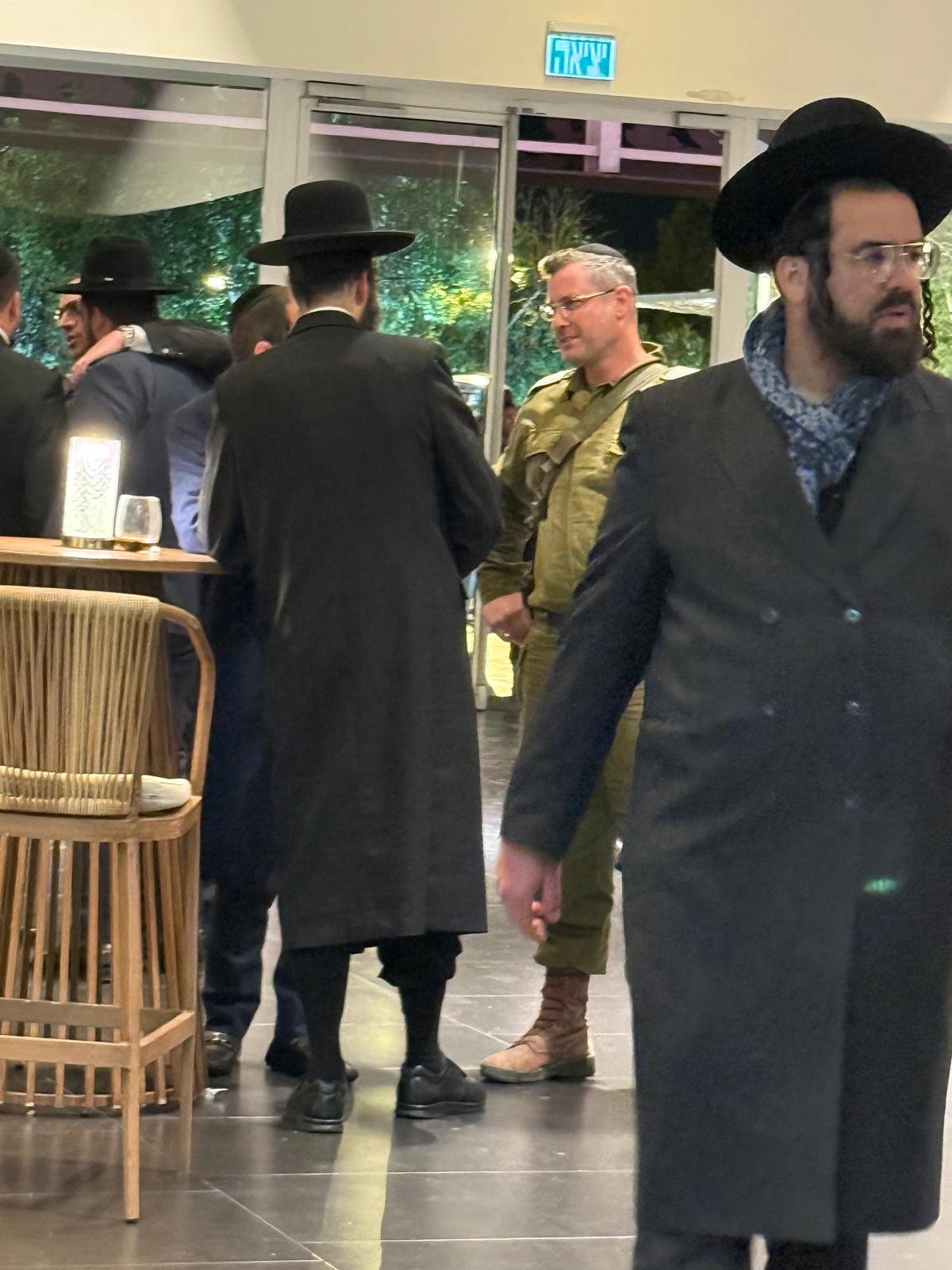 באדיבות המצלם