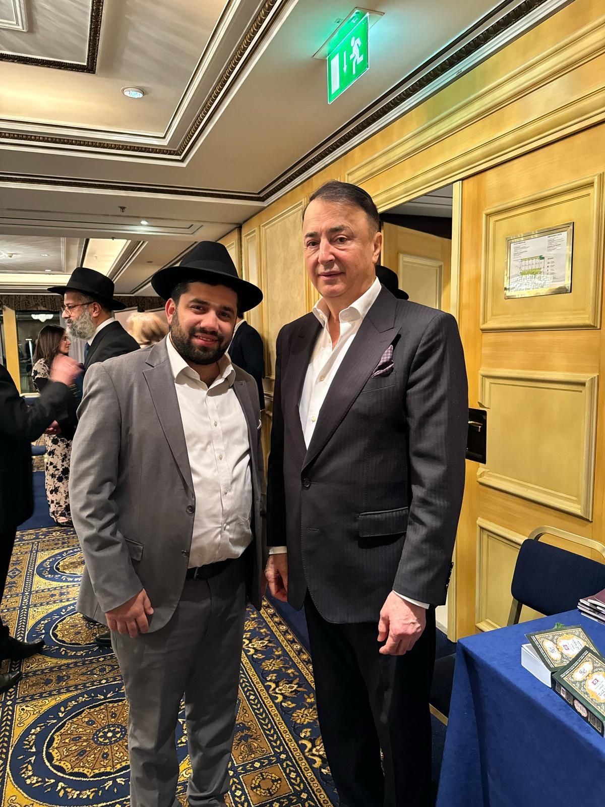 באדיבות המצלם