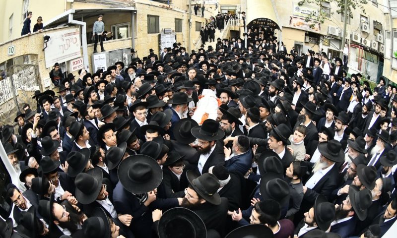 תיעוד ענק: המונים ליוו את הגאון רבי שלמה בן שמעון זצ"ל בבני ברק