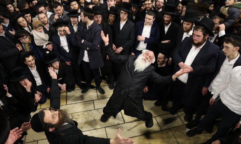 תיעוד ענק ממירון: אלפים באו לחגוג את ז' אדר אצל רבי שמעון