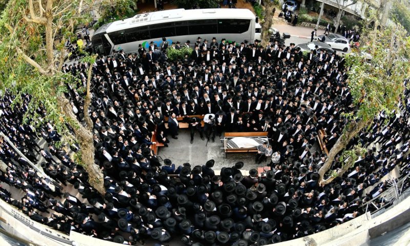 אֶת גְּאוֹן יַעֲקֹב אֲשֶׁר אָהֵב: המונים ליוו את הגאון רבי זאב ברלין זצ"ל