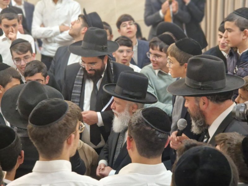 באדיבות המצלם