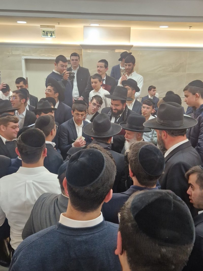 באדיבות המצלם