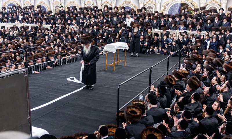 כמו הבת: הרבי של אירופה חיתן את נכדתו היתומה ואלפים נהרו