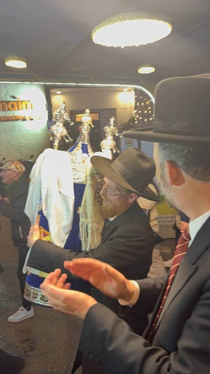 באדיבות המצלם