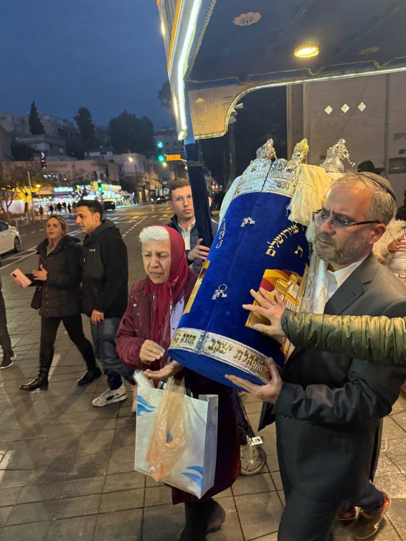 באדיבות המצלם