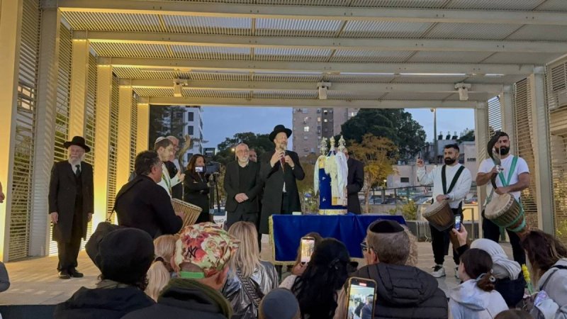 באדיבות המצלם