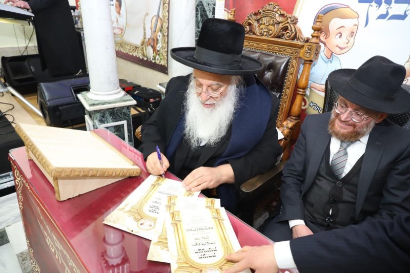 באדיבות המצלם