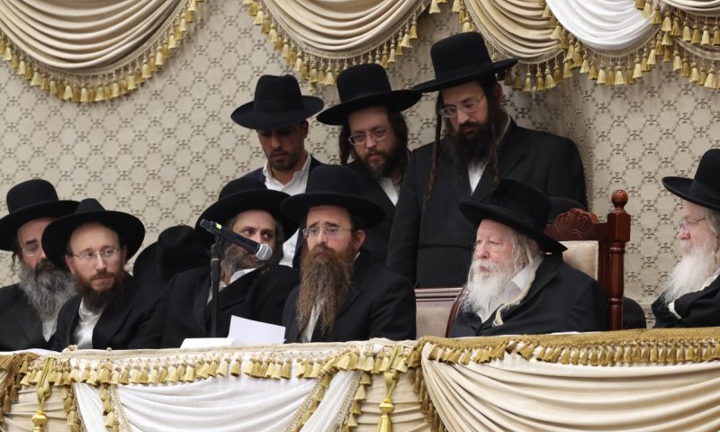 חכם בן ציון אבא שאול כבש את גור בבחינת אלפי החסידים