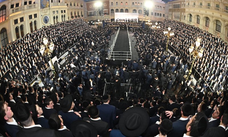 ועכשיו הגלריה: רבבות חגגו בשמחת בית 'עטרת שלמה' בדי סיטי