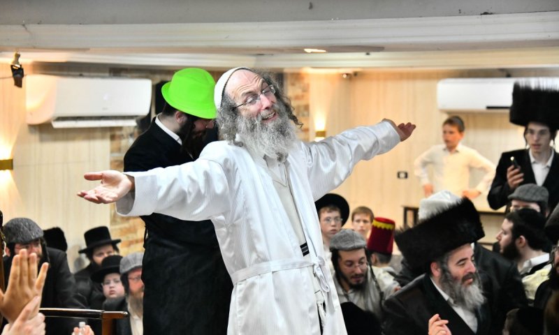 ר' מיילך בגילופין: שמחת פורים אצל המשפיע הגדול בעולם