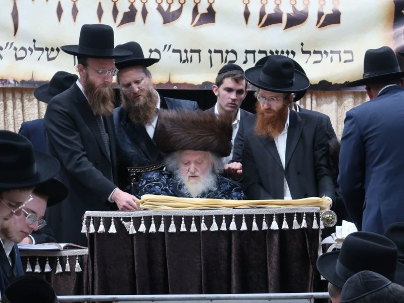 באדיבות המצלם