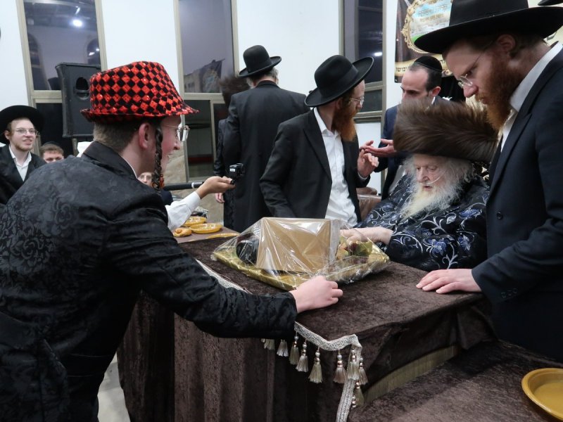 באדיבות המצלם