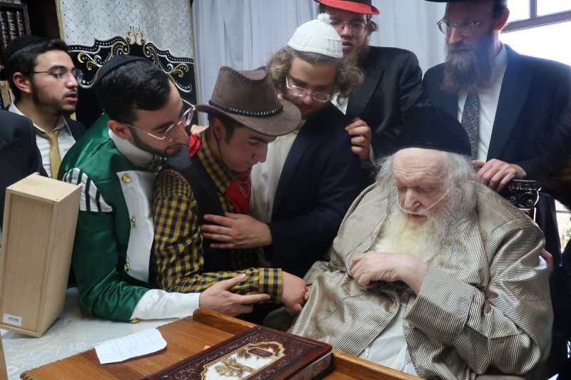 באדיבות המצלם