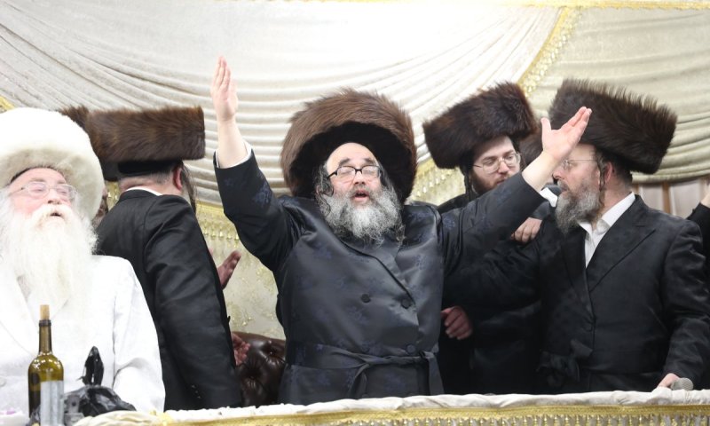 הרה"צ מסאטמר חגג בבית שמש ובירושלים והביא ספר תורה בהפתעה