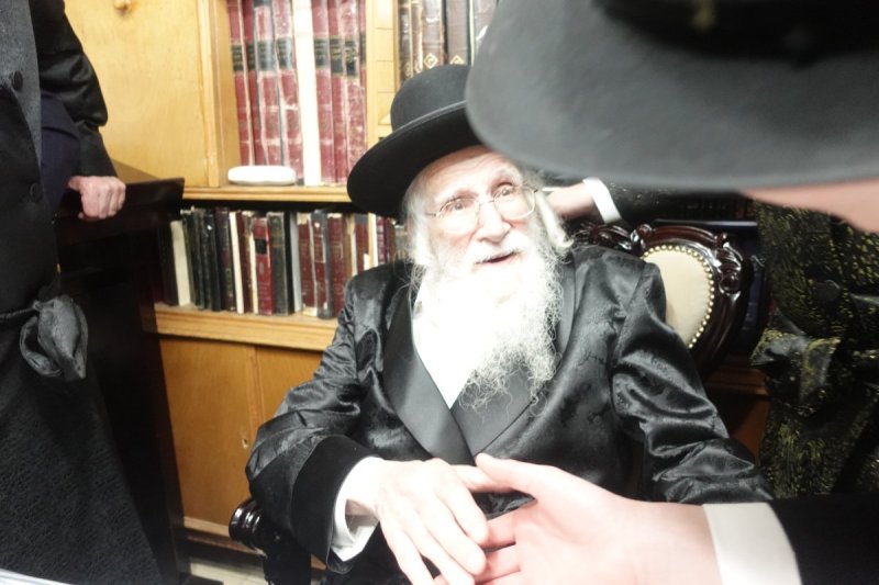 באדיבות המצלם