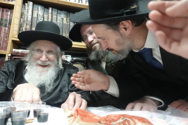 באדיבות המצלם