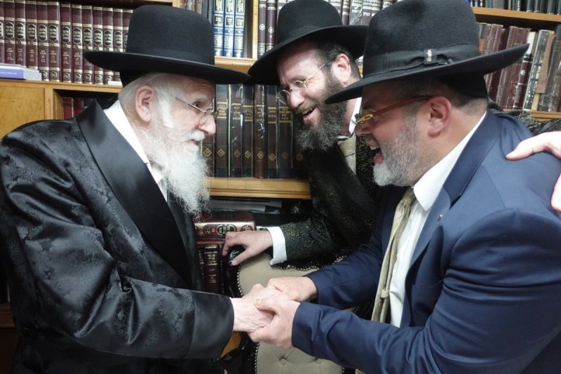 באדיבות המצלם