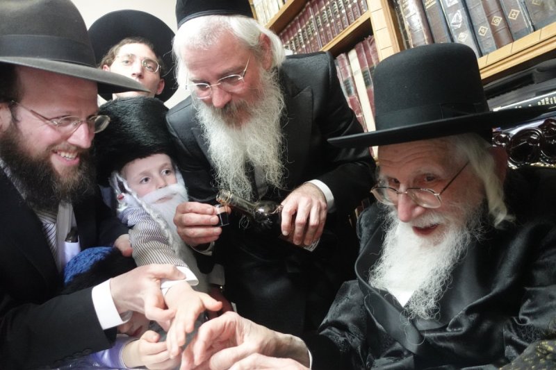 באדיבות המצלם