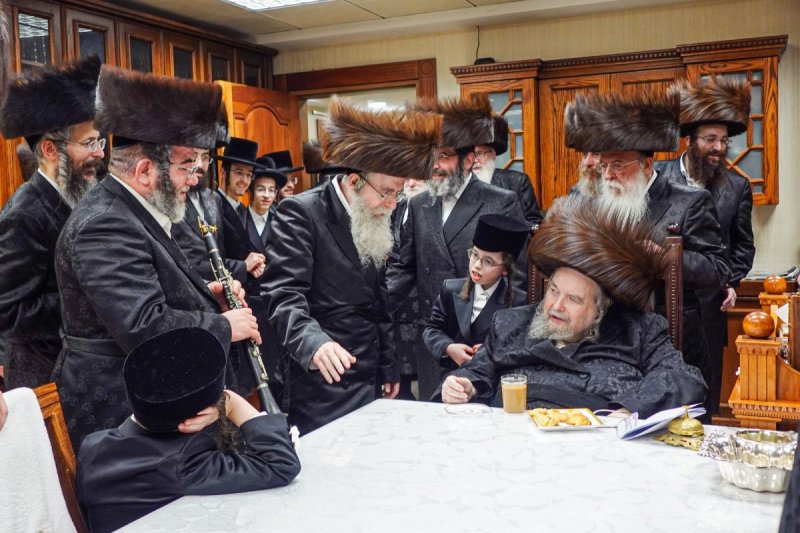 אנשיל בעק וא.מ.ש