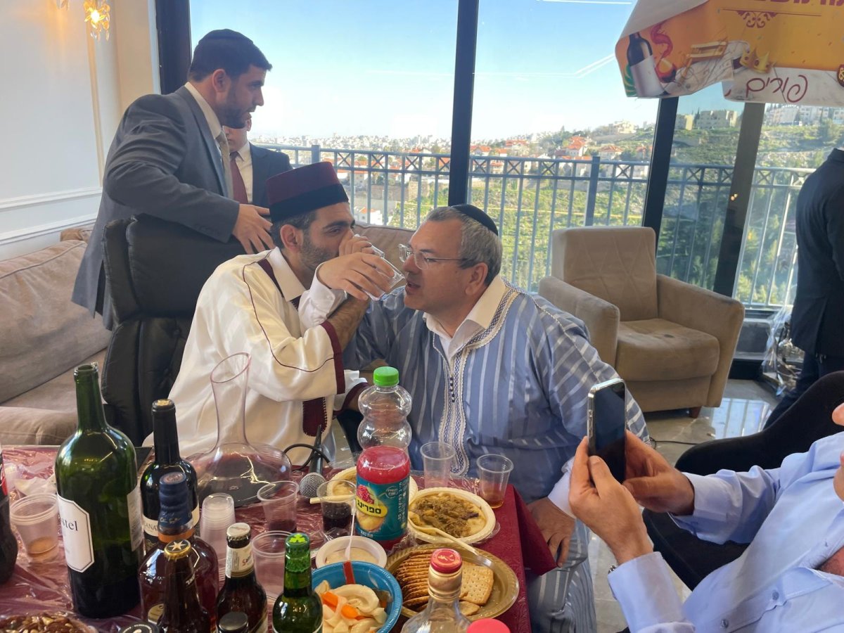 באדיבות המצלם