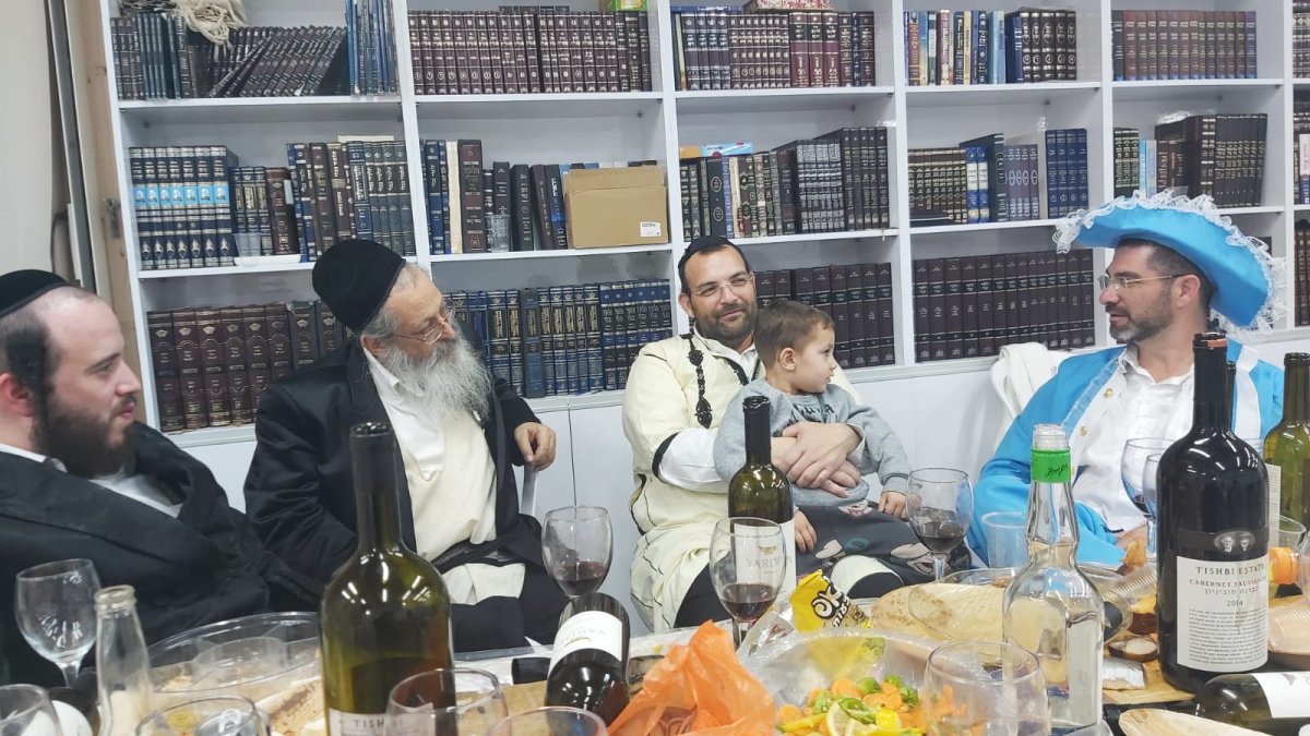 באדיבות המצלם