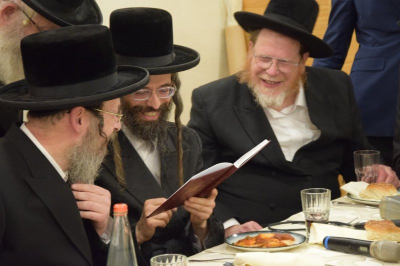 באדיבות המצלם