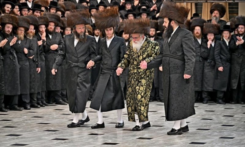 גלריה מסכמת: שמחות השבע ברכות בחצרות ויז'ניץ - פרמישלאן