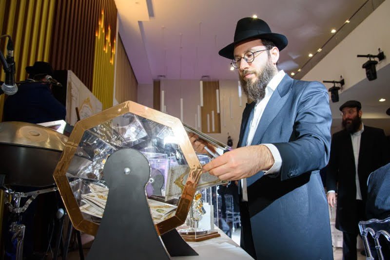  לוי נאזרוב
