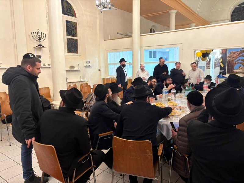 באדיבות המצלם
