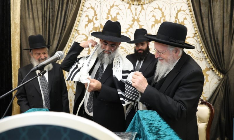 הרב של הקהילה התימנית ברמה ד' התעטף בטלית והוכתר לרב