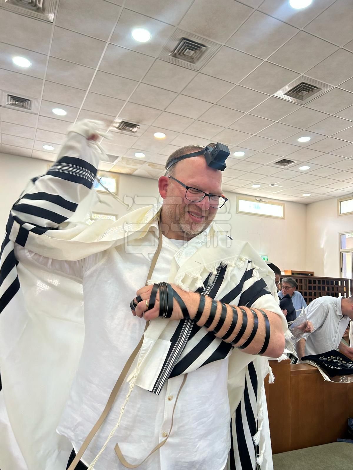 באדיבות המצלם