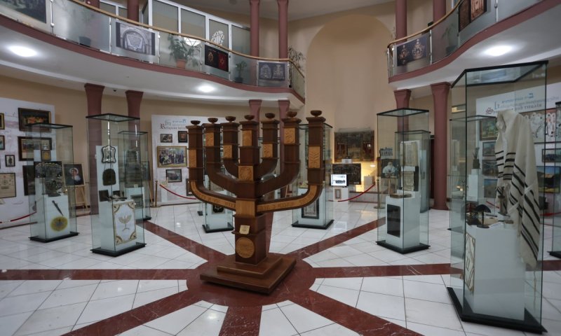 תיעודים מרהיבים מטביליסי היהודית: בתי כנסת ומוזיאון