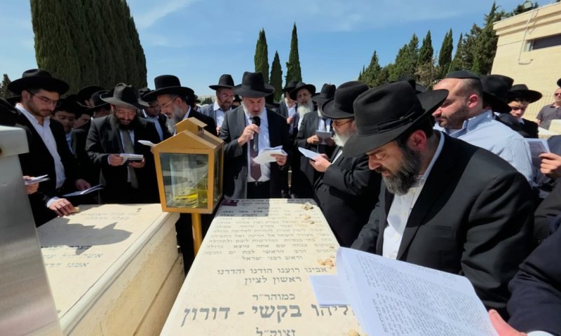 חמש שנים להסתלקותו: המונים עלו לציונו של הראשון לציון