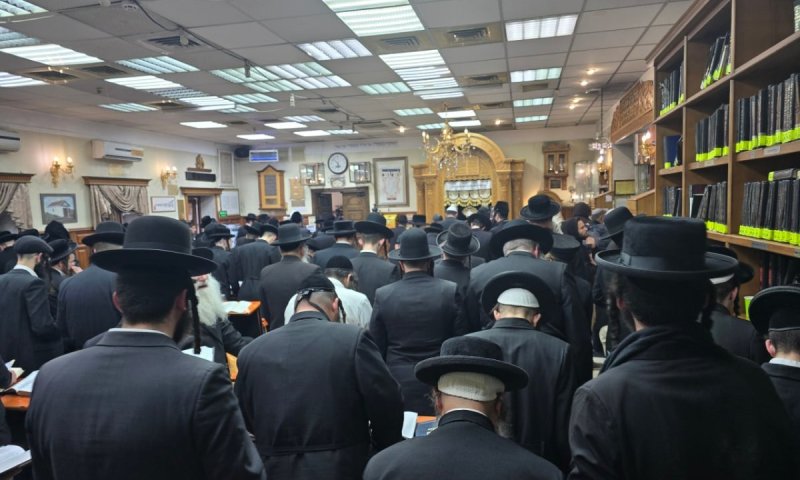 למעלה מאלפיים מתפללים הגיעו לאומן לרגל ראש חודש ניסן