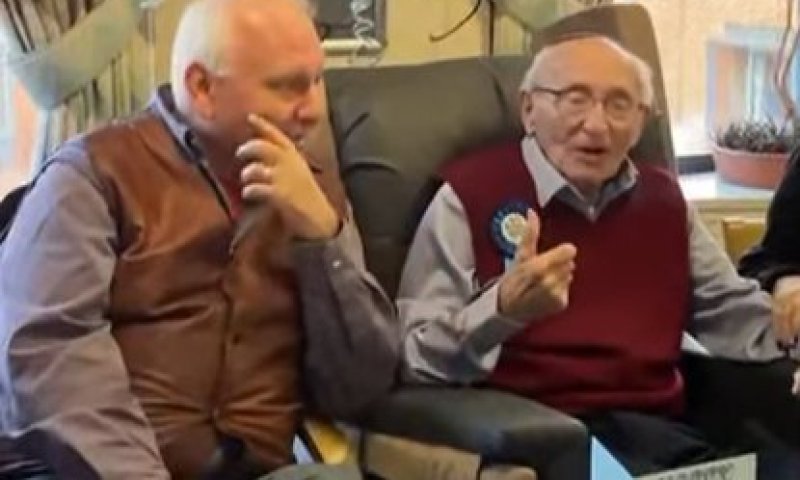 נמלט מפולין, קיבל איגרות מהמלך: הגבר היהודי המבוגר בבריטניה&nbsp;חוגג&nbsp;106