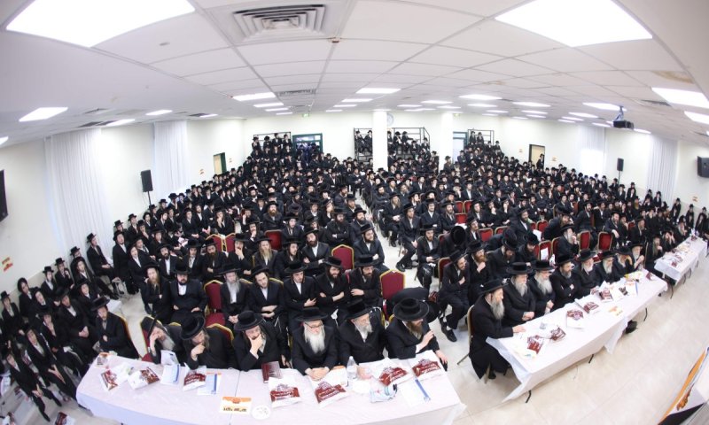 קהל חסידי ירושלים התכנסו בבית חלקיה להתנזר מפגעי הטכנולוגיה