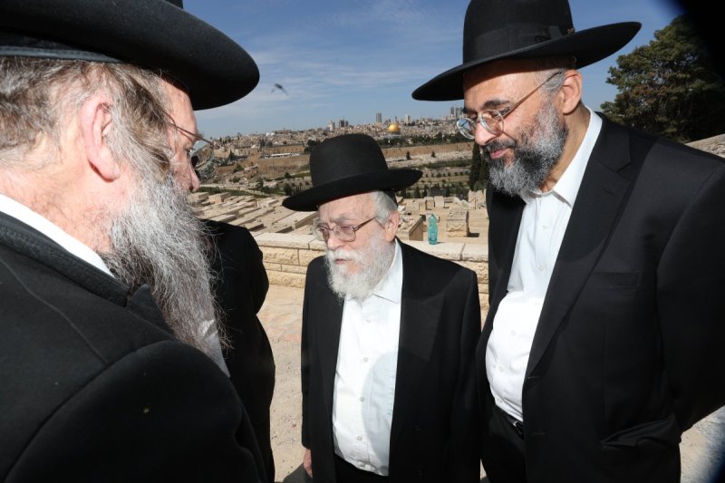 צבי בלום